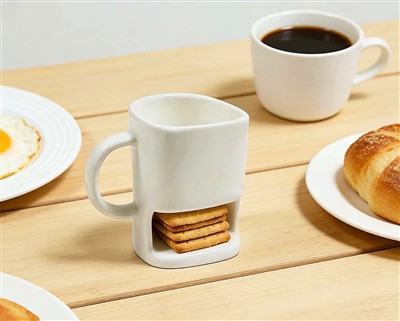 Mug Seramik Dengan Pemegang Kuki